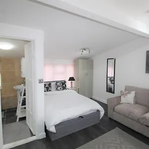 Appartamento 2 Min Walk To Upton Park Station, Londra